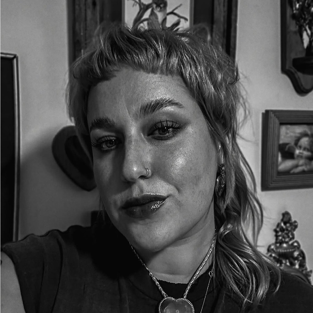 Meet your Posher, Caity